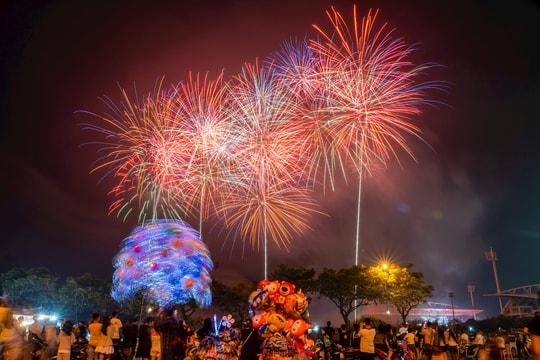 Mãn nhãn với màn pháo hoa tuyệt đẹp trên bầu trời Hà Nội tại chương trình Hẹn ước Bắc Nam