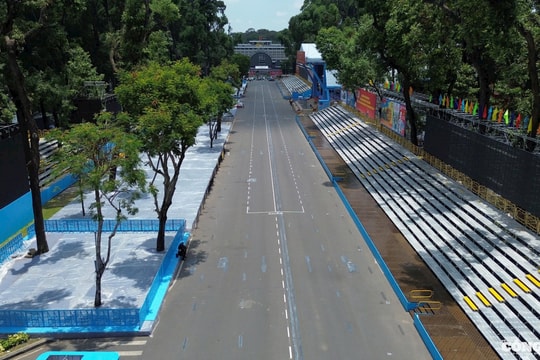 Lộ diện sân khấu, khán đài hơn 5.000 chỗ phục vụ Đại lễ 30/4 ở đường Lê Duẩn, TP HCM