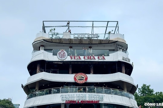 Bắt đầu tháo dỡ, di dời đồ đạc trả mặt bằng toà nhà 'Hàm cá mập'