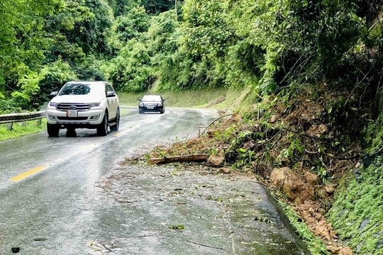 Dự báo thời tiết ngày 24/4: Vùng núi Bắc Bộ và khu vực Nam Bộ mưa to cục bộ