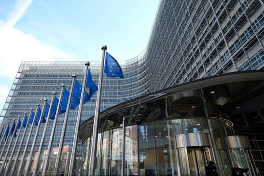 Liên minh châu Âu phạt Apple và Meta tổng cộng 700 triệu euro