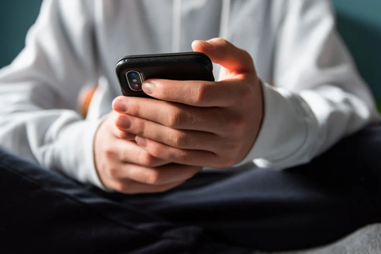 Gần một nửa thanh thiếu niên Mỹ 'sợ' mạng xã hội