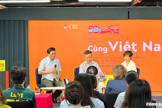 Tập thơ ‘Cùng Việt Nam’ - Biểu tượng sống động cho tình hữu Việt Nam và Tây Ban Nha