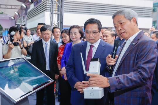 Thủ tướng Phạm Minh Chính ấn tượng với hệ sinh thái C.OpenAI
