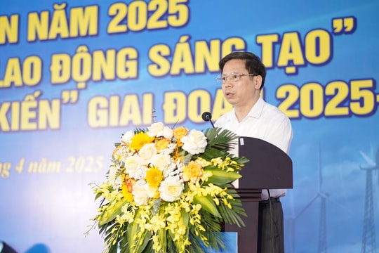 Lãnh đạo Tổng Liên đoàn Lao động Việt Nam thăm, tặng quà tại Nhiệt điện Quảng Ninh