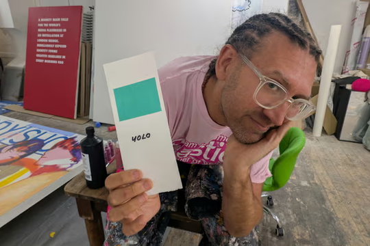 Nghệ sĩ Anh tái tạo màu sơn mới từ nghiên cứu của Mỹ, giá bán lên tới 10.000 bảng Anh