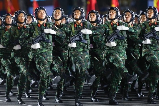 TP.HCM hạn chế phương tiện hàng loạt tuyến đường trung tâm phục vụ sơ duyệt diễu binh tối 25/4