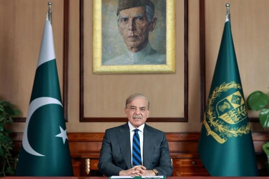 Pakistan đóng cửa không phận đối với Ấn Độ, hai bên đáp trả mạnh mẽ