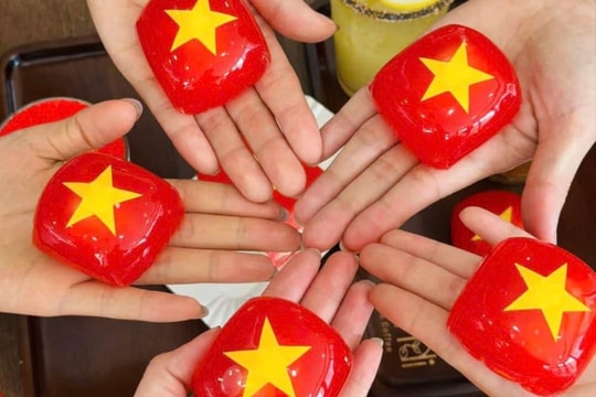 Bánh xu xê hình cờ Tổ quốc – khi tình yêu đất nước bắt đầu từ những điều giản dị nhất