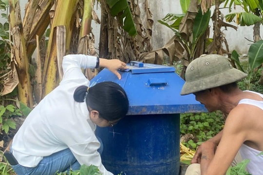 Phụ nữ Kỳ Sơn: Biến rác nhà thành "vàng nâu" cho ruộng vườn