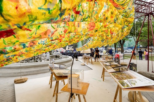 50.000 chiếc túi nilon hoá thân thành mái vòm đa sắc độc đáo