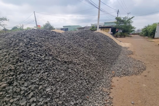 Gia Lai: Phê bình một phường vì dùng “đá phổi” làm đường