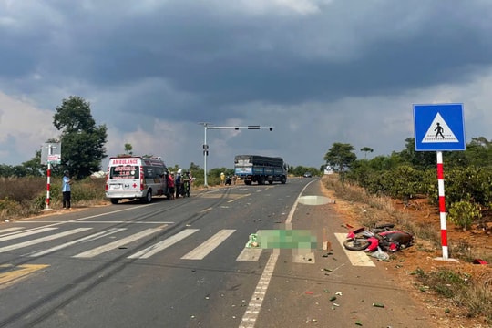 Gia Lai: Hai vợ chồng tử vong thương tâm sau khi va chạm với xe tải