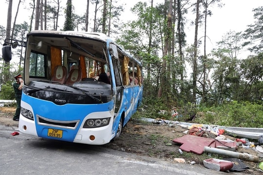 Thủ tướng yêu cầu khẩn trương làm rõ nguyên nhân vụ tai nạn giao thông tại Tam Đảo