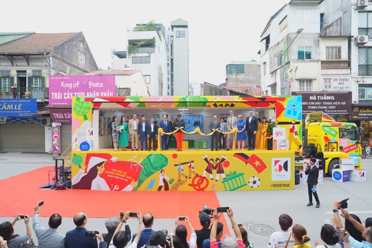 Chuyến xe Hướng nghiệp lăn bánh kỷ niệm 50 năm thiết lập quan hệ ngoại giao Việt Nam - Đức