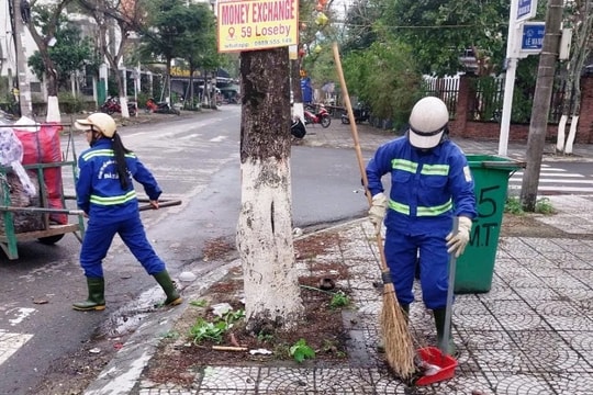 Đà Nẵng: Công nhân môi trường “xuyên Tết” giữ thành phố sạch, đẹp