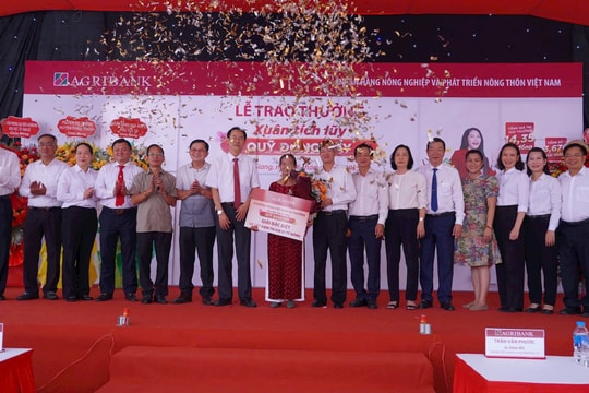 Agribank trao Giải Đặc biệt trị giá 01 tỷ đồng cho khách hàng trúng thưởng chương trình Tiết kiệm dự thưởng 'Xuân tích lũy - Quỹ đong đầy'