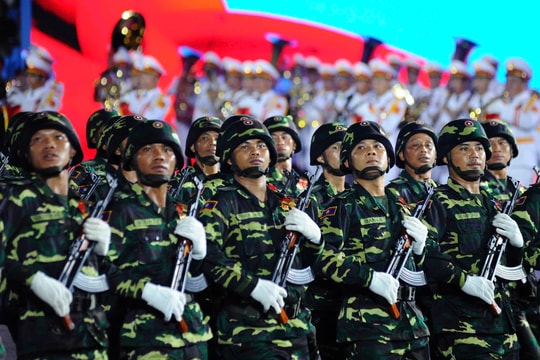 Thăm, động viên các đoàn quân đội quốc tế tham gia diễu binh ngày 30/4