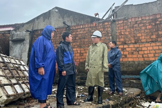 Quảng Ngãi: Biển Sa Cần sạt lở nghiêm trọng, 30 hộ dân thấp thỏm lo âu