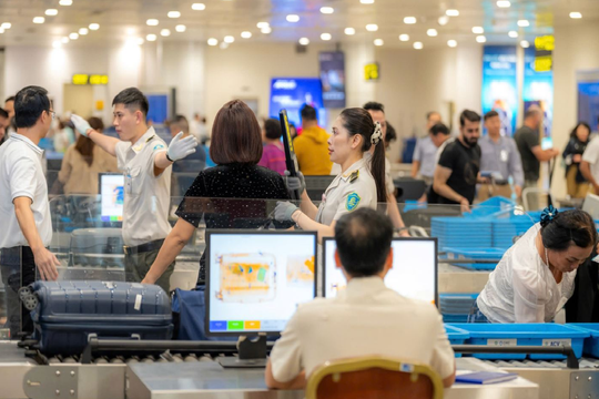 Hành khách qua cảng hàng không Nội Bài dự kiến tăng cao dịp 30/4