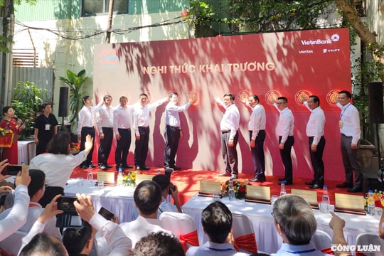 Ra mắt Trung tâm Báo chí phục vụ Lễ kỷ niệm 50 năm Ngày Giải phóng miền Nam