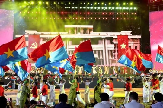 Hơn 1.000 diễn viên tham dự chương trình nghệ thuật ‘Mùa xuân thống nhất’