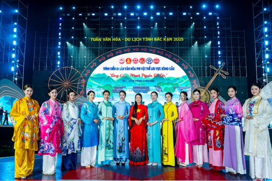 Nhà thiết kế Vũ Thảo Giang ra mắt 6 bộ sưu tập áo dài đặc biệt nhân kỷ niệm 50 năm Giải phóng miền Nam, thống nhất đất nước