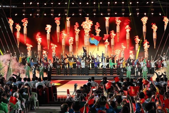 Lãnh đạo Đảng, Nhà nước dự cầu truyền hình "Vang mãi khúc khải hoàn" kỷ niệm 50 năm thống nhất đất nước