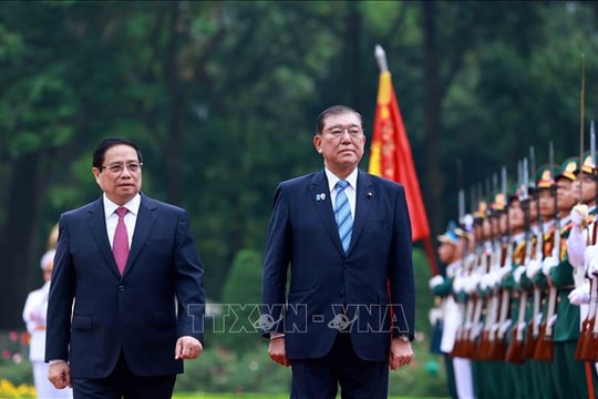 Thủ tướng Phạm Minh Chính chủ trì Lễ đón Thủ tướng Nhật Bản và Phu nhân thăm chính thức Việt Nam