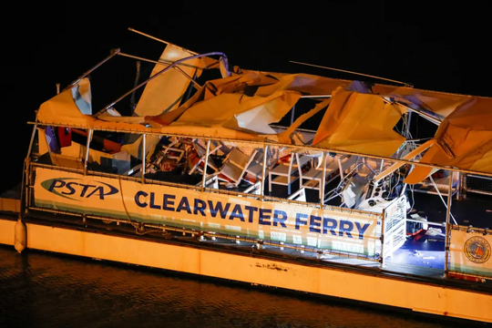 Đâm phà kinh hoàng trên sông Mỹ, nhiều người thương vong