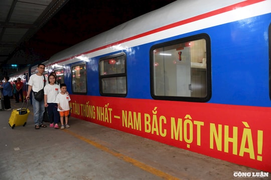 Cặp Đoàn tàu Thống nhất gặp nhau tại Đà Nẵng dịp 30/4: Nhịp cầu nối những bờ vui