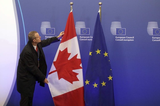 Canada xích lại gần châu Âu trong bối cảnh căng thẳng với Mỹ