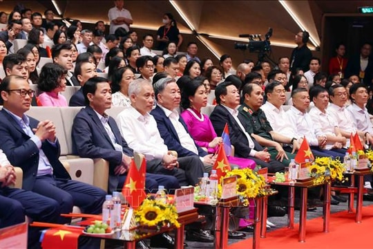 Tổng Bí thư Tô Lâm dự Chương trình nghệ thuật đặc biệt 'Đảng trong mùa Xuân đại thắng'