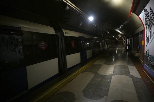 Hỗn loạn sau sự cố mất điện diện rộng ở Tây Ban Nha và Bồ Đào Nha