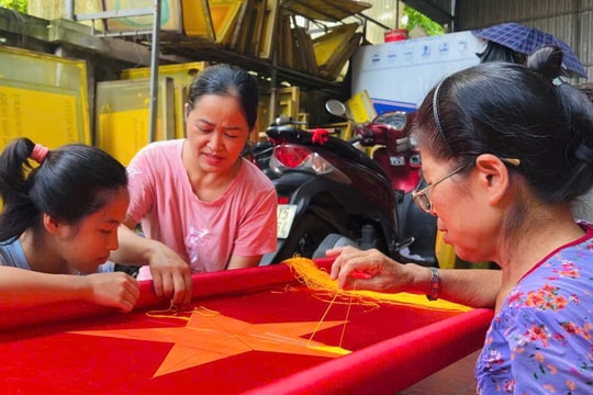 Về thăm Từ Vân - ngôi làng làm cờ Tổ quốc