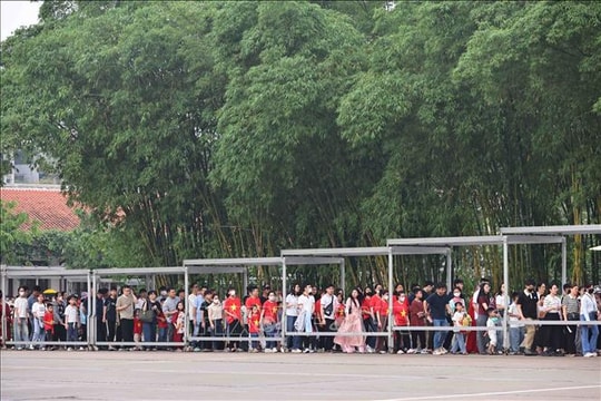 Hà Nội dành 50.000 suất quà tặng du khách, nhân dân viếng Lăng Bác