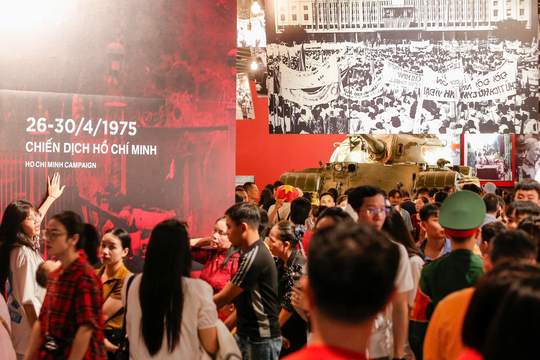 Bảo tàng Lịch sử Quân sự Việt Nam quá tải, thông báo ngừng nhận khách