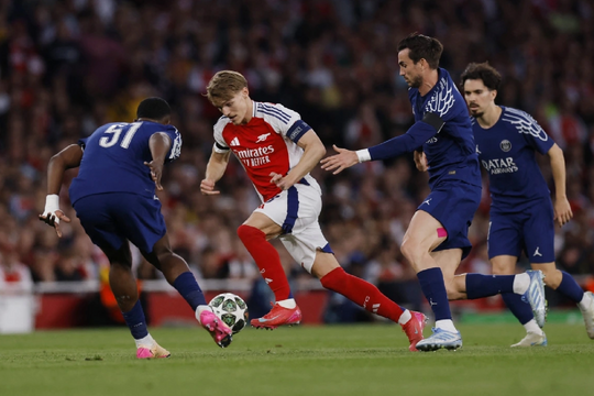 Bán kết Champions League: Arsenal gục ngã trước PSG ngay trên sân nhà