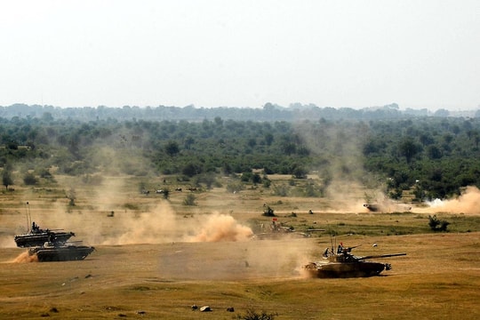 Pakistan nói Ấn Độ sắp tấn công, các bên kêu gọi kiềm chế