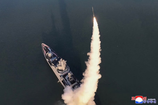 Triều Tiên thử nghiệm vũ khí của tàu khu trục nặng 5000 tấn