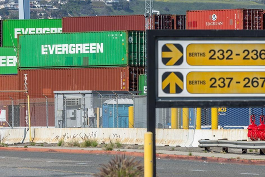 ‏Tổng thống Donald Trump ‘đổ lỗi’ cho cựu Tổng thống Joe Biden khi kinh tế Mỹ suy giảm‏