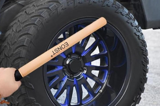 ‏Vì sao tài xế xe tải kiểm tra lốp bằng cách đập?‏