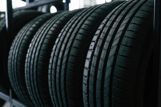 ‏Lốp xe bất đối xứng và đối xứng: Sự khác biệt là gì?‏