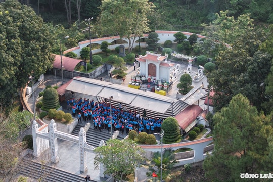 Dịp lễ: Dòng người tìm về Ngã ba Đồng Lộc để tri ân các anh hùng liệt sĩ