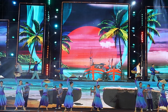 ‘Đồng Hới – Hoa hồng và biển’: Hòa ca nghệ thuật khai hội Văn hóa – Du lịch 2025