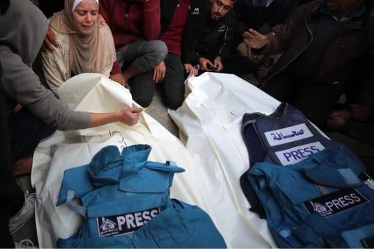 Israel không kích khiến 30 người thiệt mạng ở Gaza, gồm cả cứu hộ và nhà báo