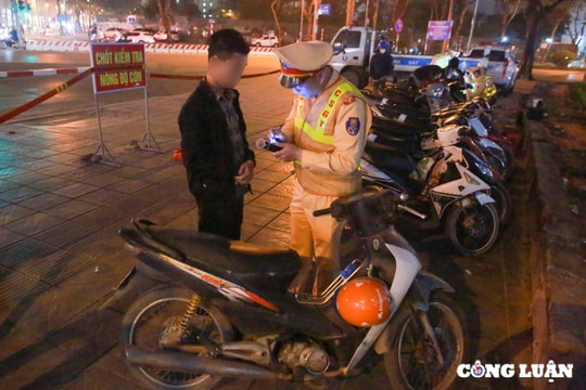 Tạm giữ hơn 2 nghìn xe máy vi phạm giao thông trong ngày 3/5