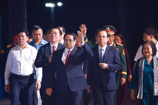 Thủ tướng dự Chương trình chính luận nghệ thuật 'Côn Đảo - Hùng ca ý chí Việt Nam'