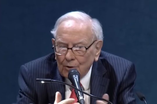 Tỷ phú Warren Buffett chỉ trích chủ nghĩa bảo hộ khi tuyên bố rời khỏi Berkshire