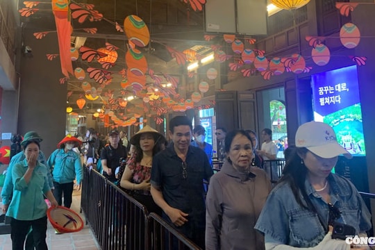 Ninh Bình đón trên 700.000 lượt du khách trong 5 ngày nghỉ lễ